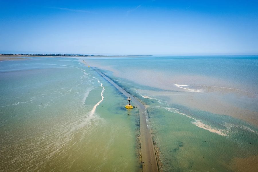 Le passage du Gois vers Noirmoutier à marée montante